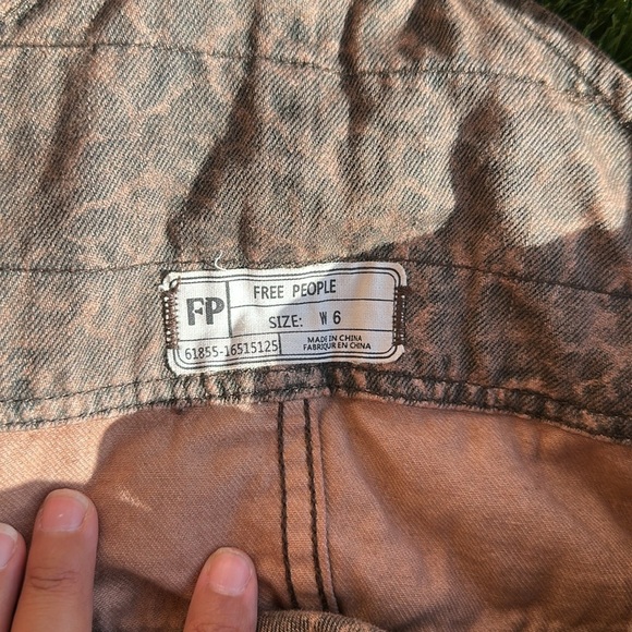 Free People Leopard Print Overalls woman’s size 6 - Picture 7 of 10